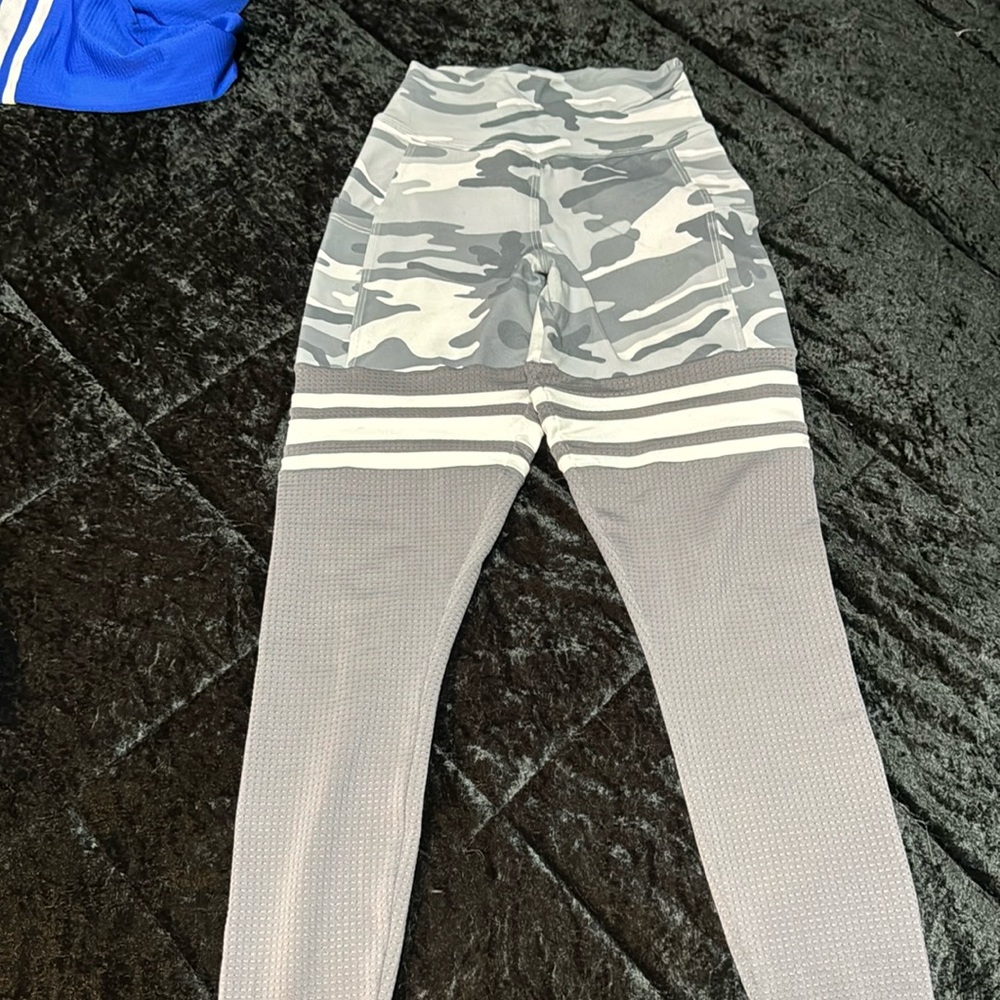 Camo Bombshell leggings w/pockets